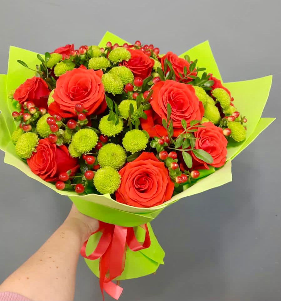 Букет цветов из: Хризантемы и Розы в Усть-Калманке