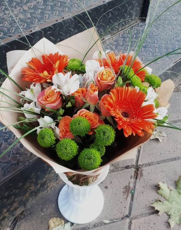 Букет цветов из: Герберы, Хризантемы, Альстромерии и Розы в Усть-Калманке