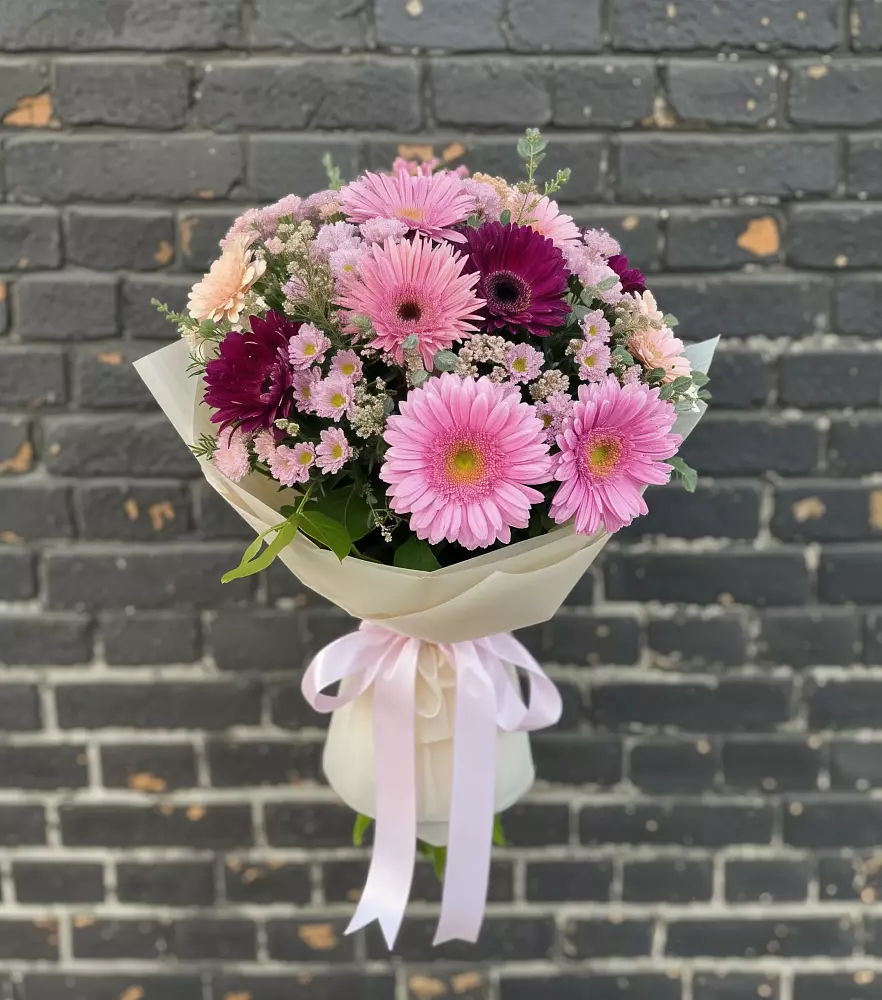 Букет цветов из: Герберы и Хризантемы в Усть-Калманке
