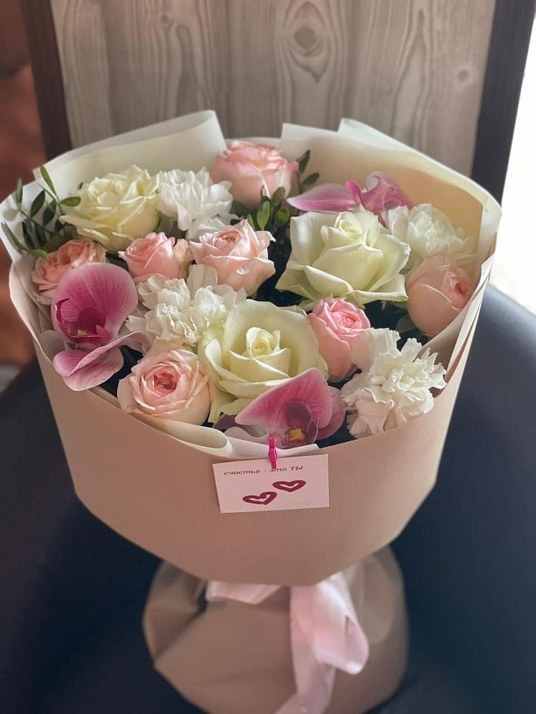 Букет цветов из: Орхидеи, Розы и Гвоздики в Усть-Калманке