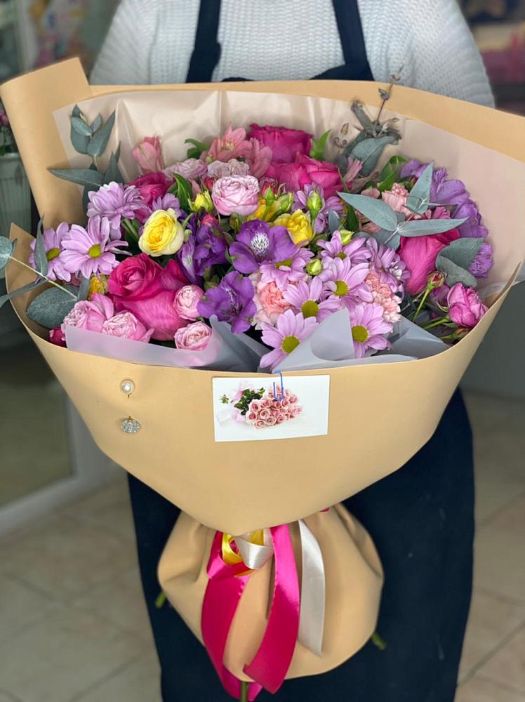 Букет цветов из: Хризантемы, Гвоздики и Альстромерии в Усть-Калманке