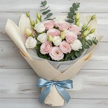 Букет цветов из:  Лизиантусы в Усть-Калманке