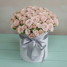 Цветочная композиция из Розы в шляпной коробке в Усть-Калманке