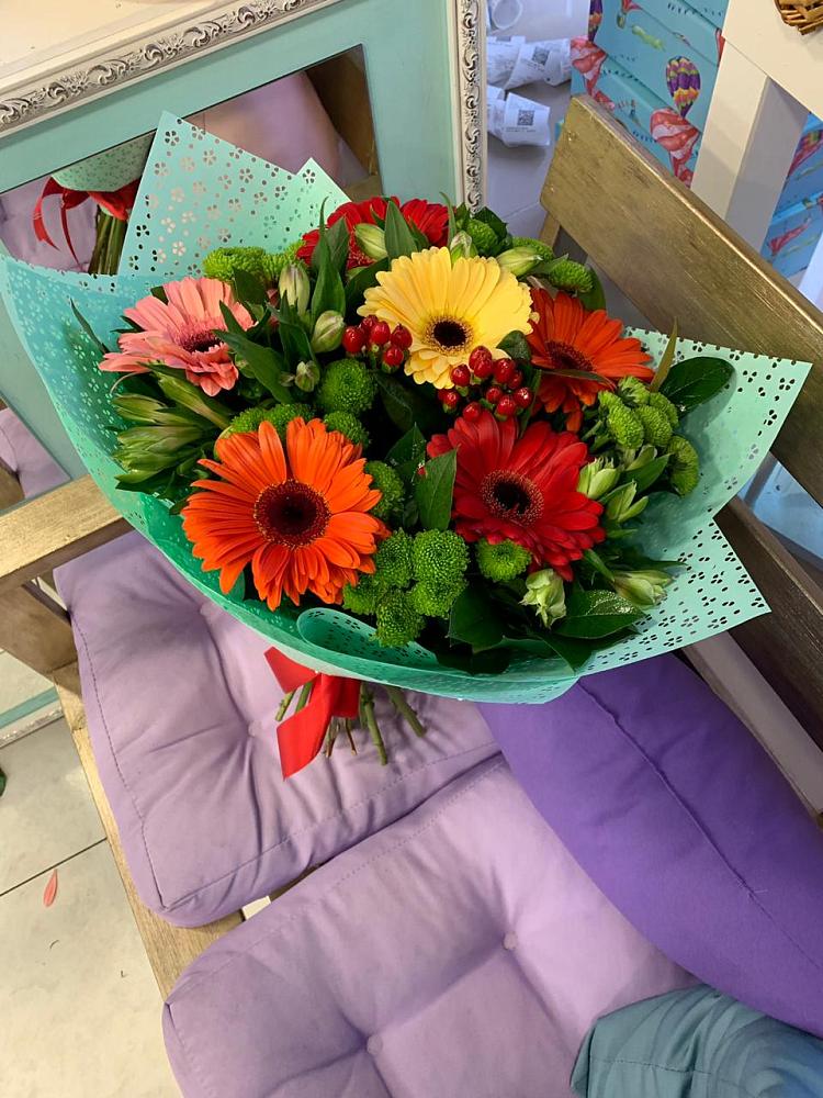 Букет цветов из: Герберы, Хризантемы и Альстромерии в Усть-Калманке