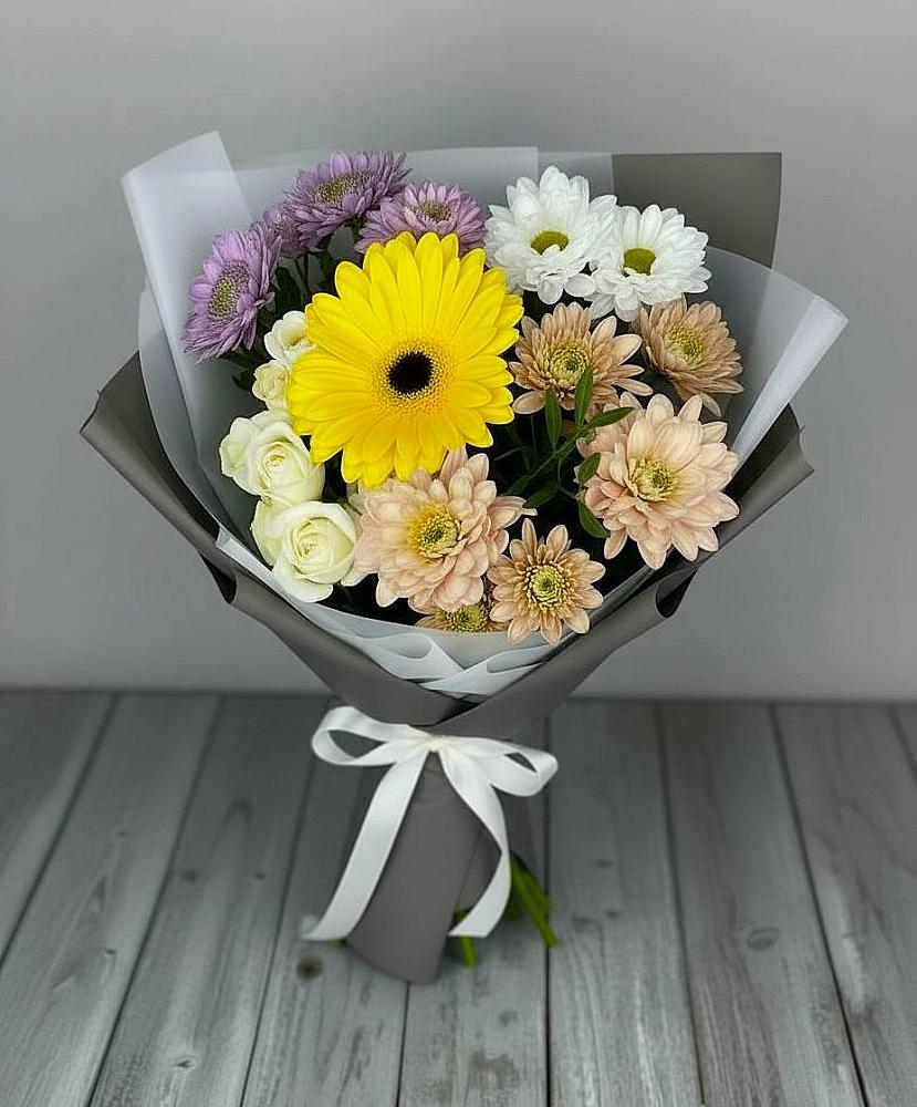 Букет цветов из: Розы, Герберы и Хризантемы в Усть-Калманке