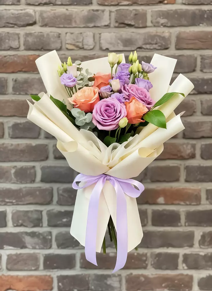 Букет цветов из: Лизиантусы и Розы в Усть-Калманке