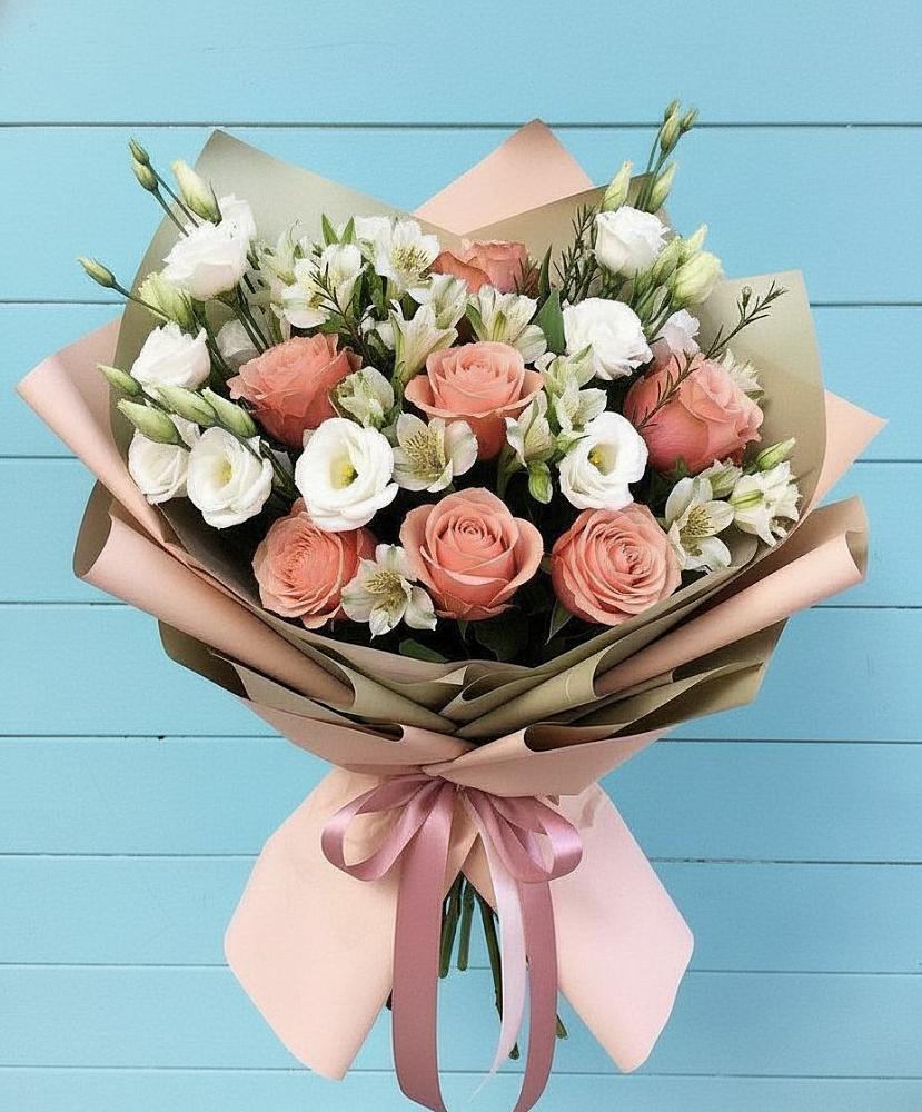 Букет цветов из: Розы, Альстромерии и Лизиантусы в Усть-Калманке