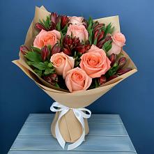 Букет цветов из:  Розы и Альстромерии в Усть-Калманке