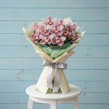 Букет цветов из:  Орхидеи и Розы в Усть-Калманке