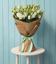 Букет цветов из:  Лизиантусы в Усть-Калманке