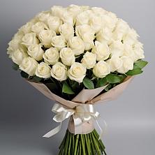 Букет 101 беля роза Белоснежка в Усть-Калманке