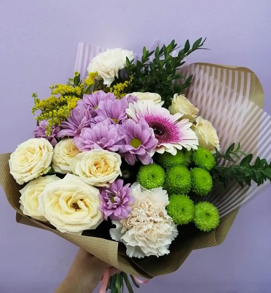 Букет цветов из: Хризантемы, Розы, Гвоздики и Герберы в Усть-Калманке