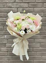 Букет цветов из:  Гвоздики, Розы, Лизиантусы и Хризантемы в Усть-Калманке
