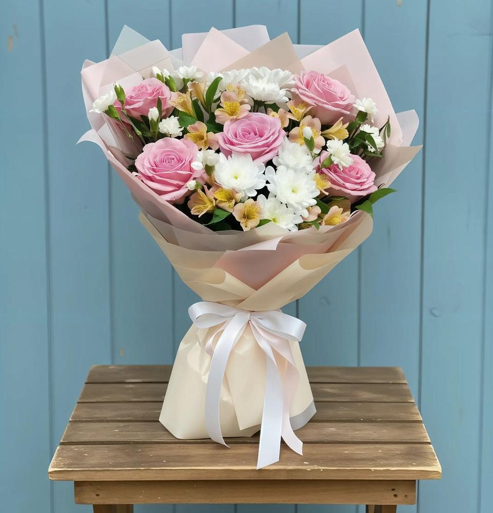 Букет цветов из: Гвоздики, Орхидеи и Розы в Усть-Калманке