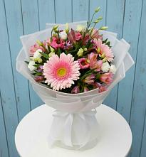 Букет цветов из:  Герберы, Альстромерии и Лизиантусы #REPLACE_PRED# Усть-Калманке