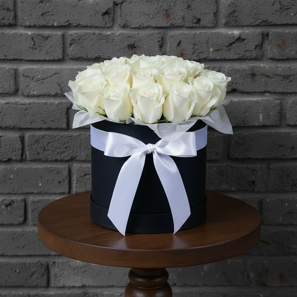 Цветочная композиция из Розы в шляпной коробке в Усть-Калманке