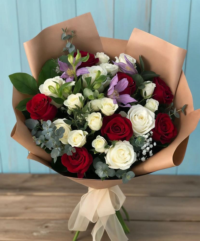 Букет цветов из: Розы и Альстромерии в Усть-Калманке