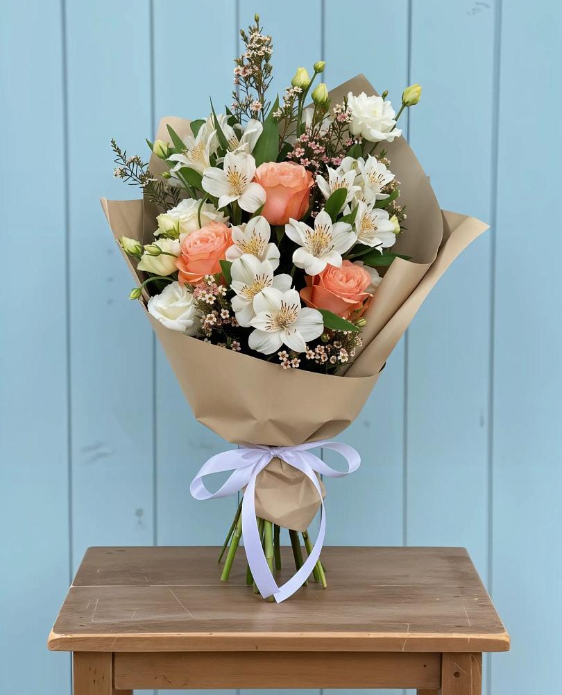 Букет цветов из: Альстромерии, Лизиантусы, Розы и Хризантемы в Усть-Калманке