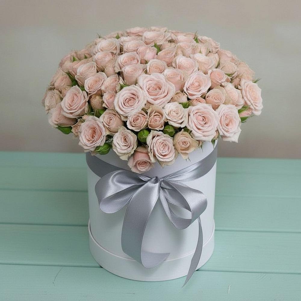 Цветочная композиция из Розы в шляпной коробке в Усть-Калманке